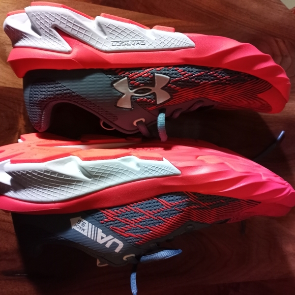 NWT Under Armour Charged Screamjet 3 - Picture 2 of 8